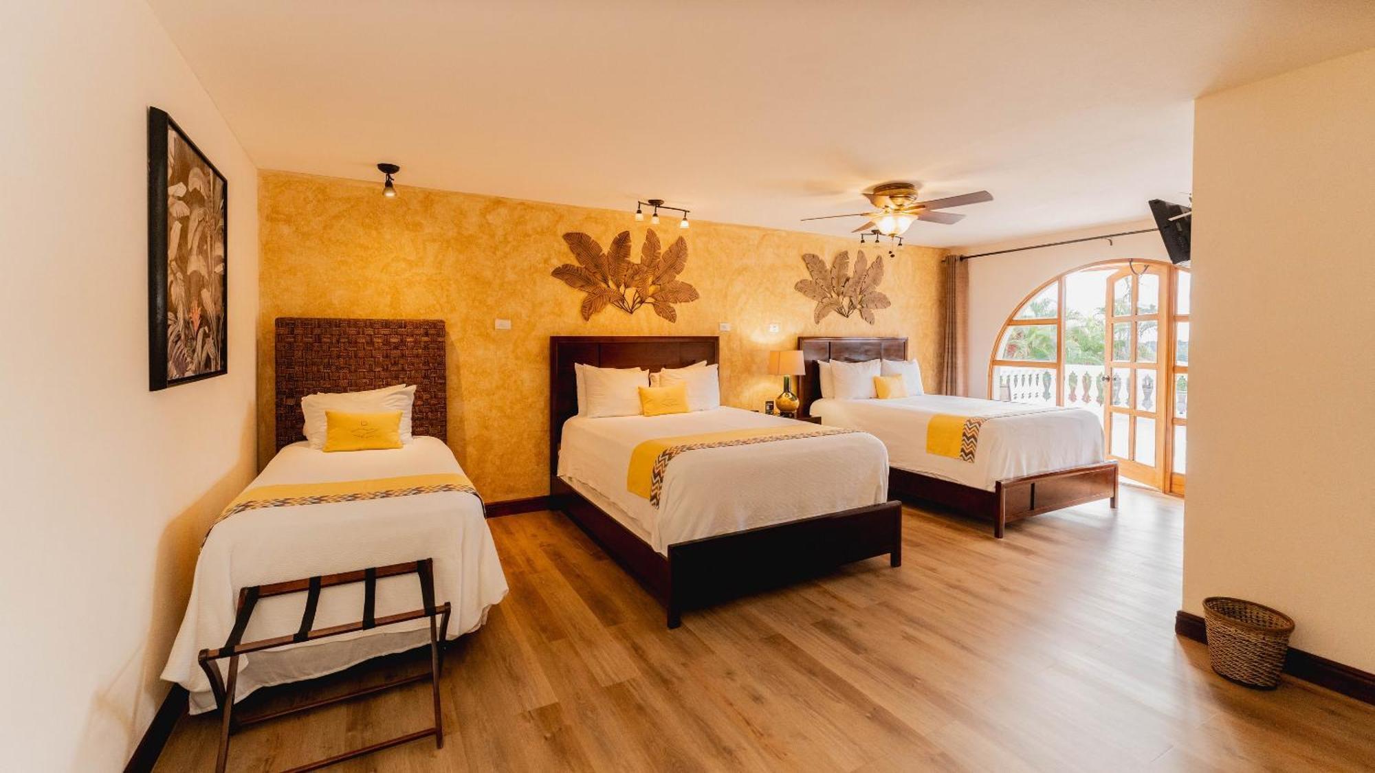 Buena Vista Chic Hotel Pilas Номер фото