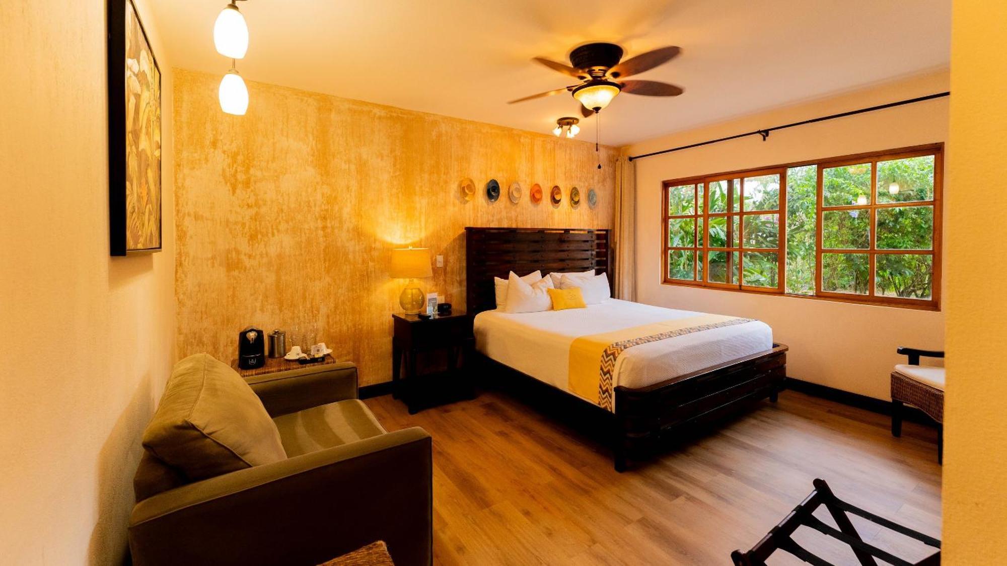 Buena Vista Chic Hotel Pilas Экстерьер фото